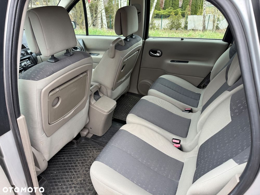 Renault Scenic 1.6 16V Confort Expression - 11