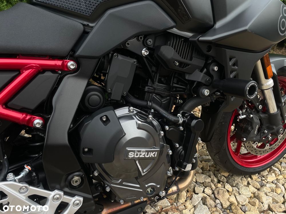 Suzuki GSX - 6