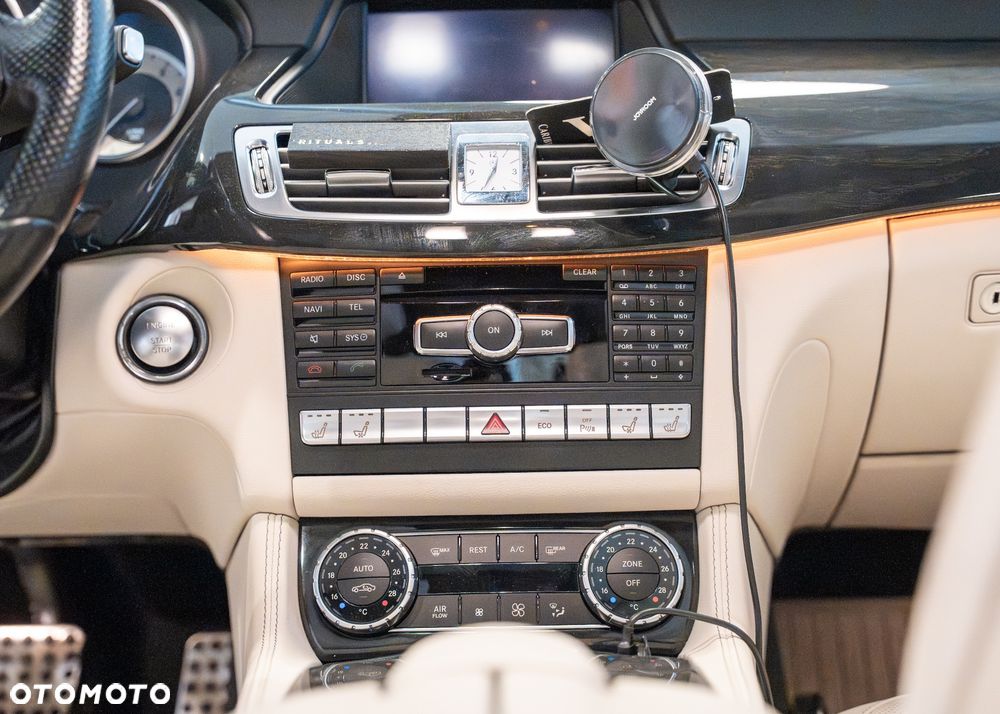 Mercedes-Benz CLS 500 4-Matic BlueEff - 23