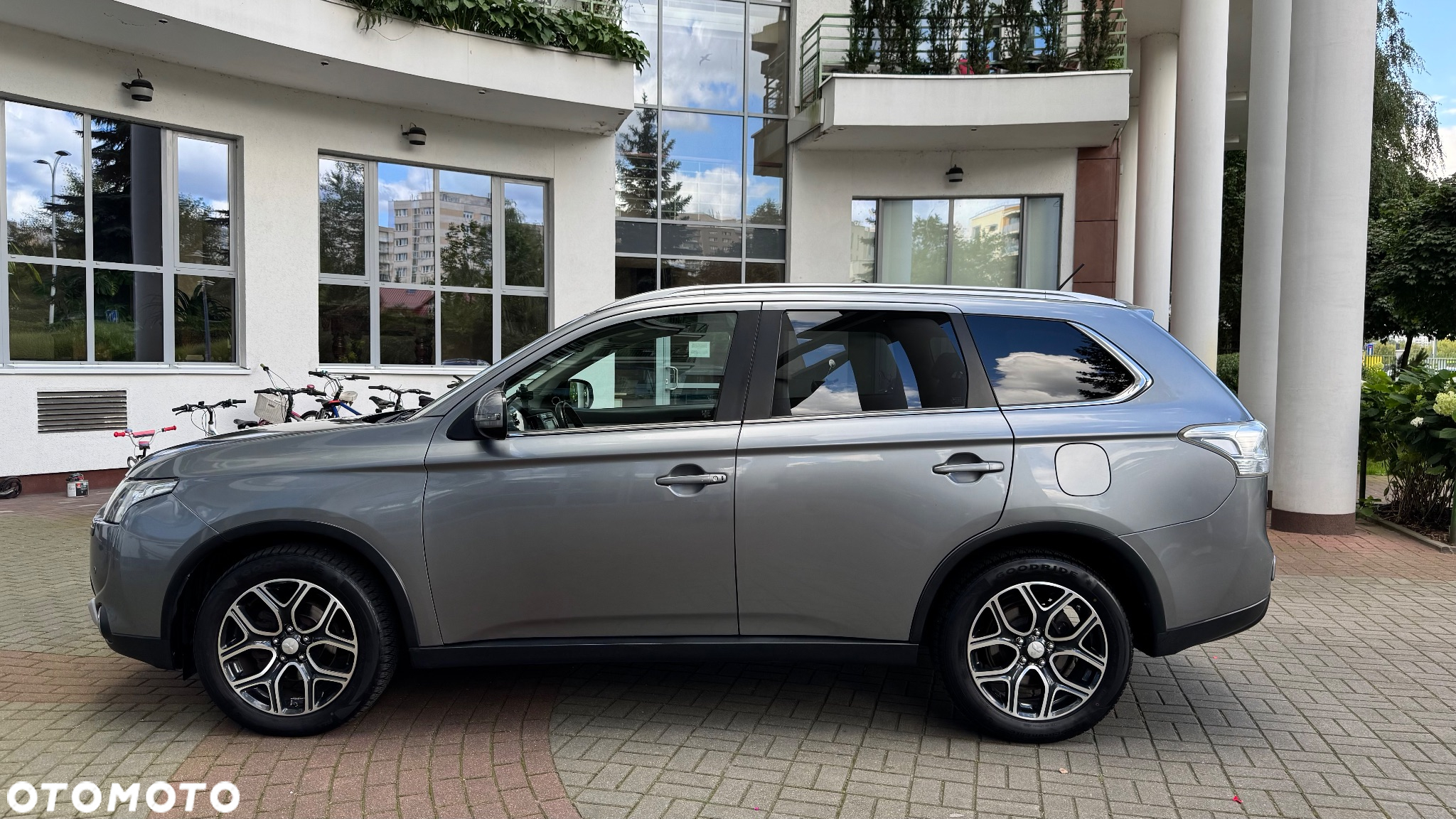 Mitsubishi Outlander - 8