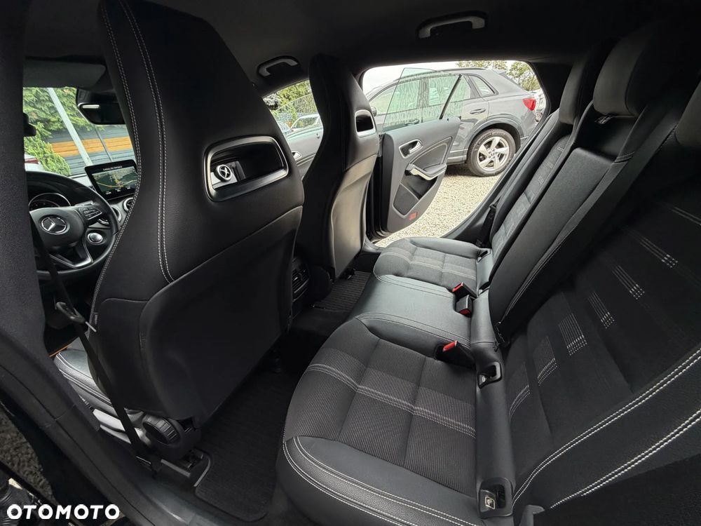 Mercedes-Benz CLA 200 7G-DCT - 20