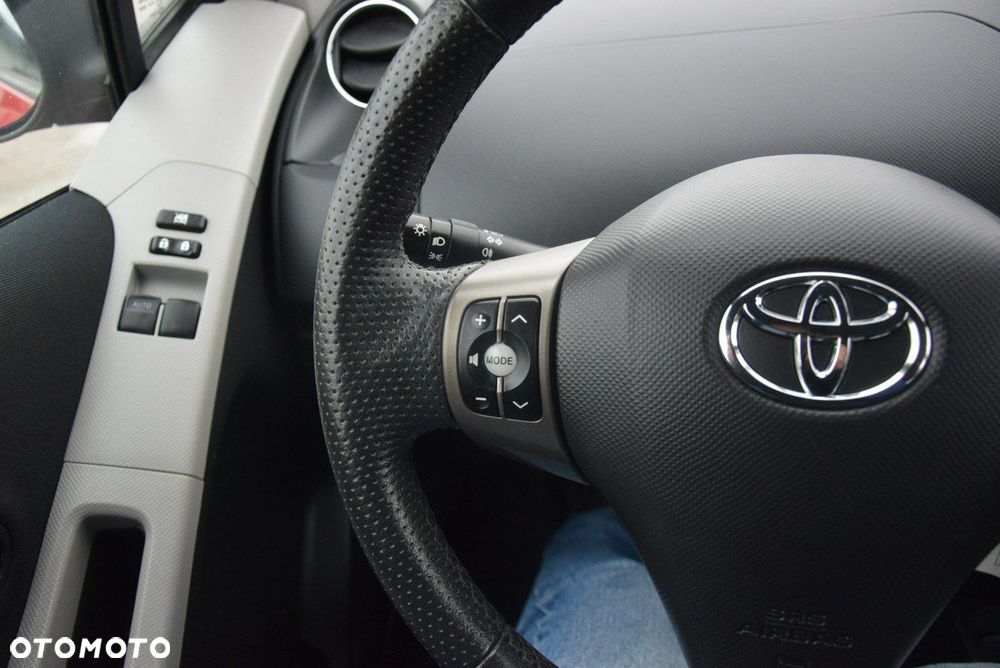 Toyota Yaris - 30