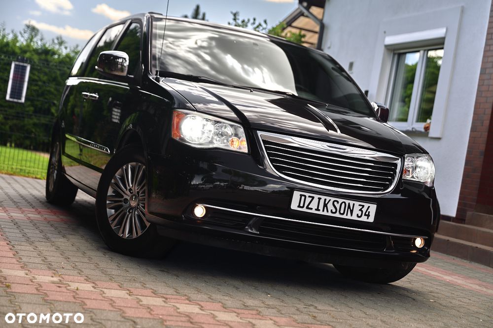 Chrysler Town & Country - 3