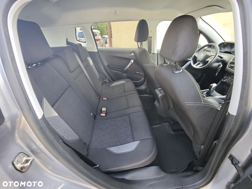 Peugeot 2008 1.6 BlueHDi Style - 36