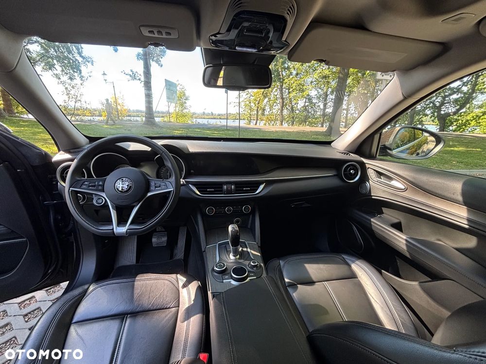 Alfa Romeo Stelvio - 12