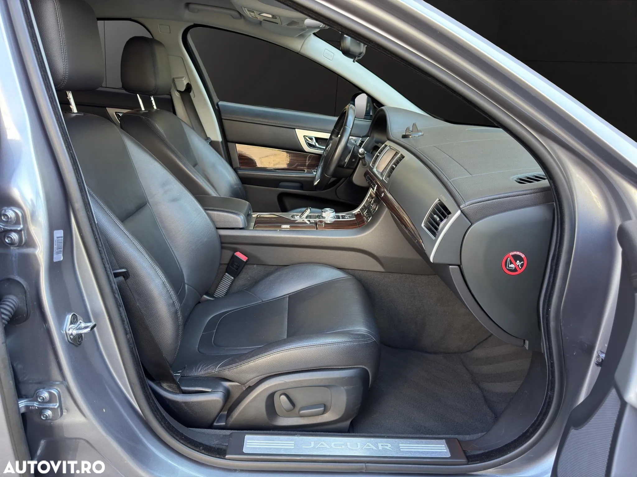 Jaguar XF - 10