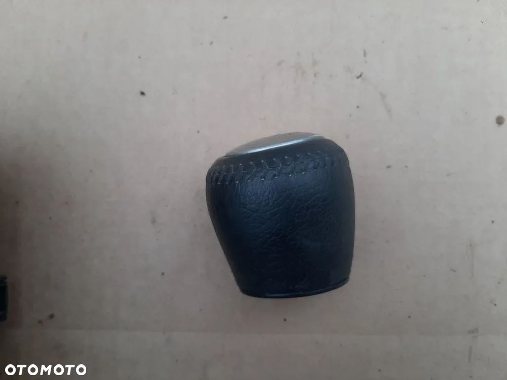 GAŁKA ZMIANY BIEGÓW TOYOTA YARIS III 6 BIEGÓW 2011- - 2