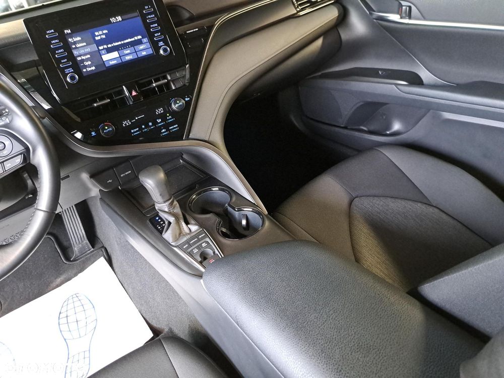 Toyota Camry 2.5 Hybrid Comfort CVT - 28