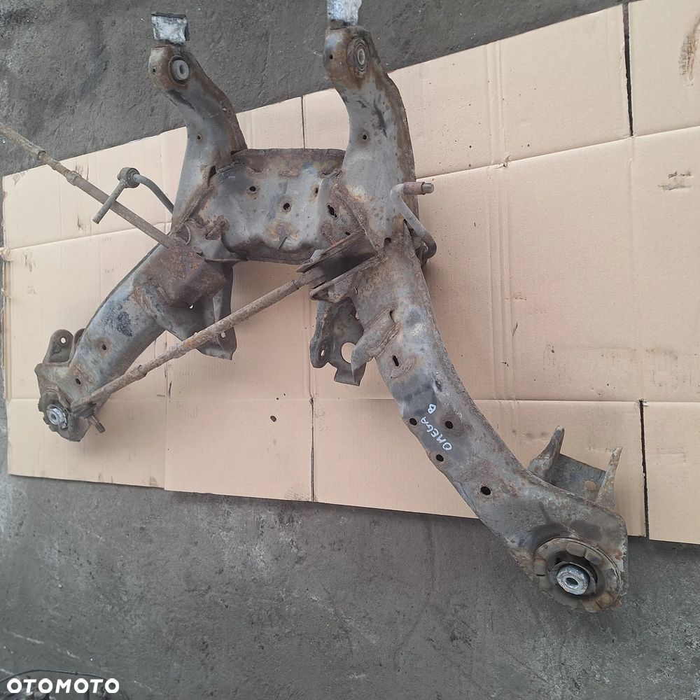 SANKI WOZEK BELKA ZAWIESZENIA TYL OMEGA B - 2