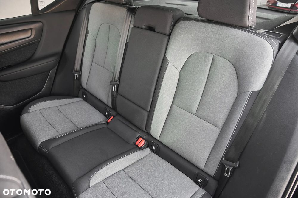 Volvo XC 40 T3 Momentum Pro - 33