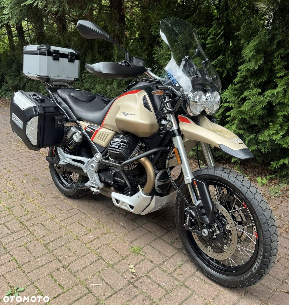 Moto Guzzi V85 - 1