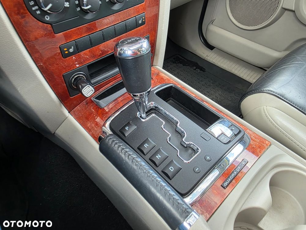 Jeep Commander 3.0 CRD Overland - 18