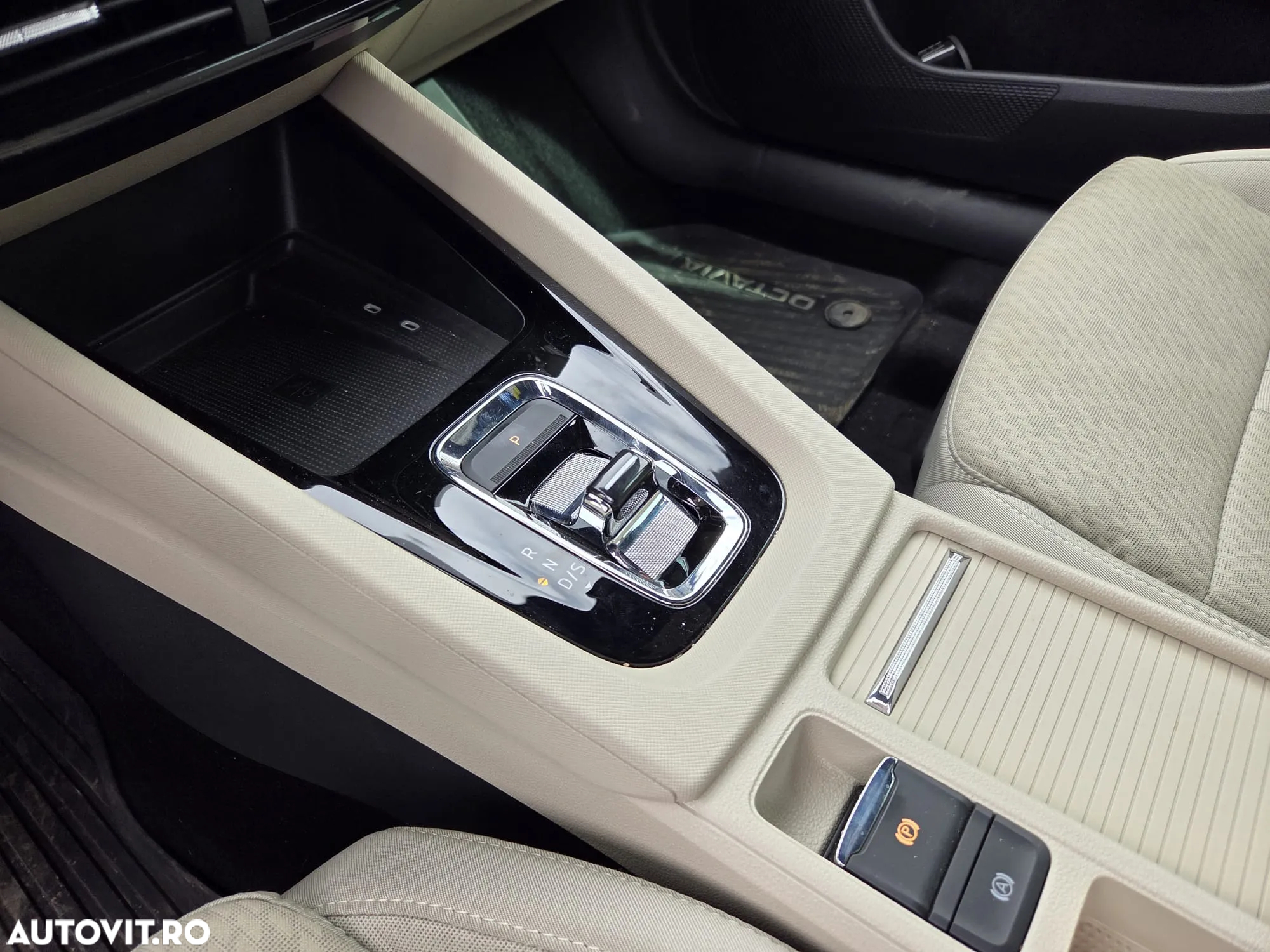 Skoda Octavia Combi 2.0 TDI DSG Style - 19