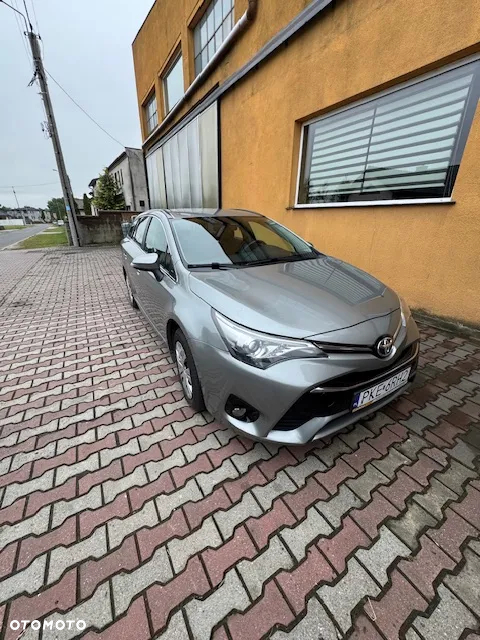 Toyota Avensis 1.6 D-4D Active - 6
