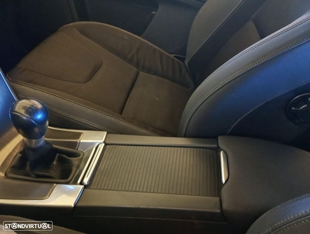 Volvo XC 60 2.0 D4 DRIVe - 9