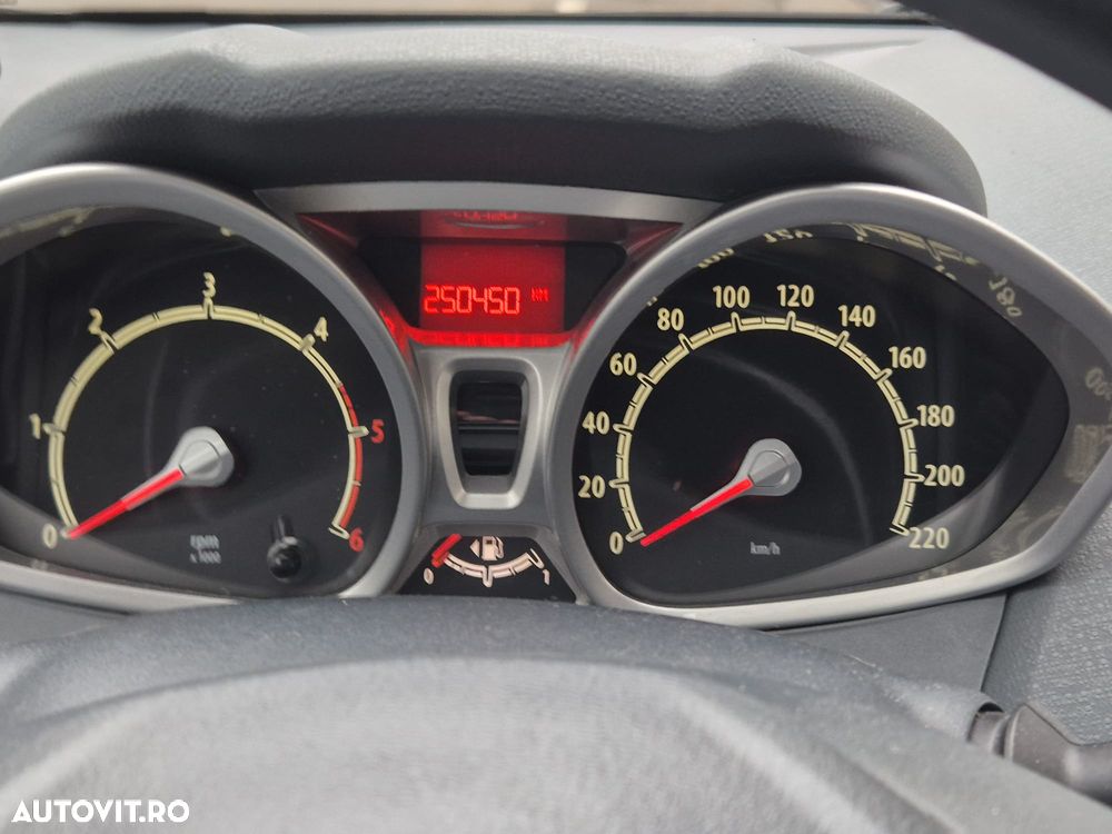 Ford Fiesta 1.6 TDCI Titanium - 9