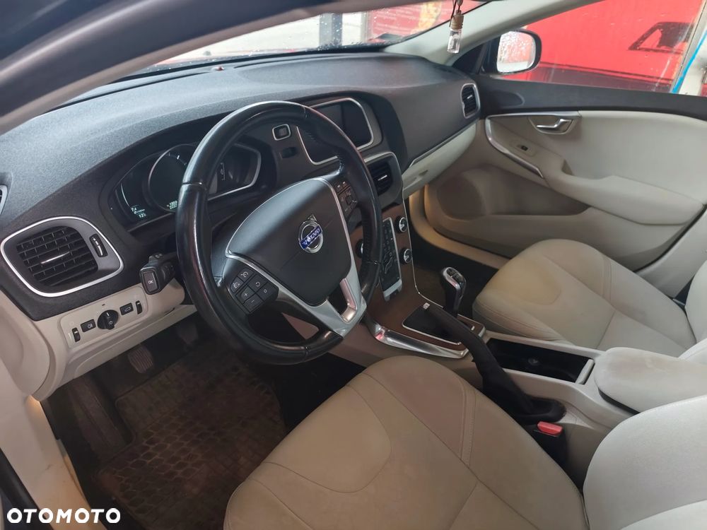 Volvo V40 D4 Momentum - 5