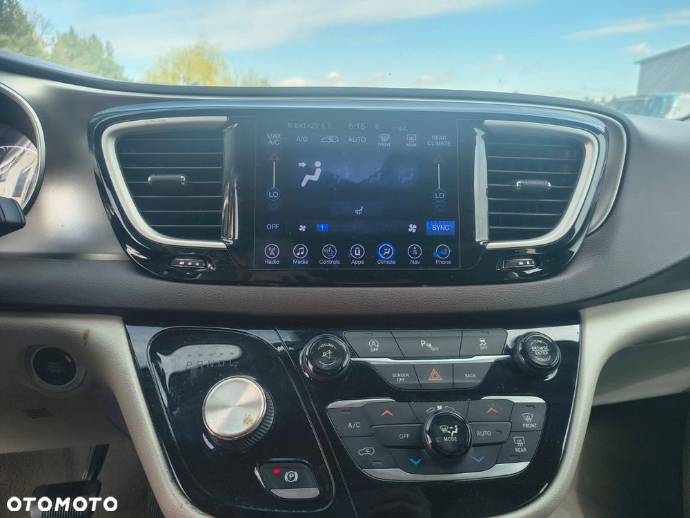 Chrysler Pacifica - 15