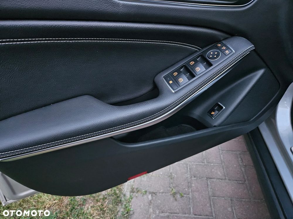 Mercedes-Benz GLA 200 7G-DCT Urban - 11