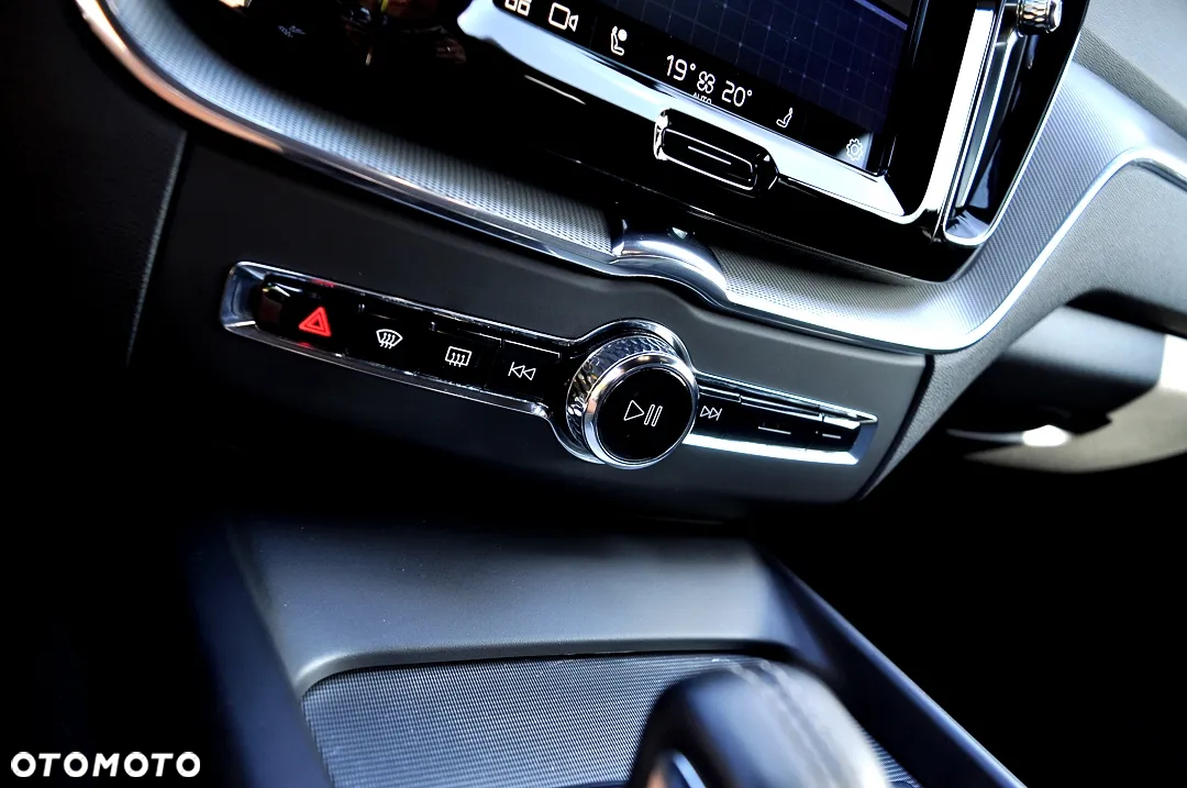 Volvo XC 60 B4 D AWD Plus Dark - 25