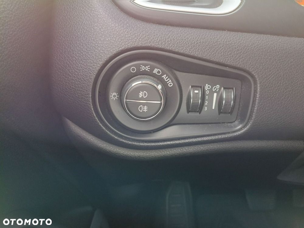 Jeep Renegade 1.4 MultiAir DSG Limited - 23