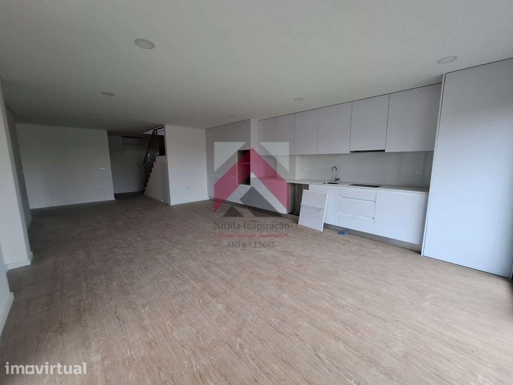 Apartamento T2 + Duplex Amplo + Terraço na Cobertura em Esgueira, A... - Grande imagem: 2/47