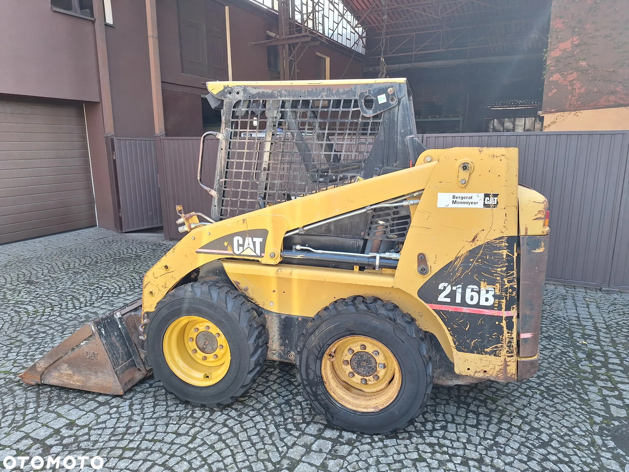 Caterpillar 216B Cat caterpillar - 2
