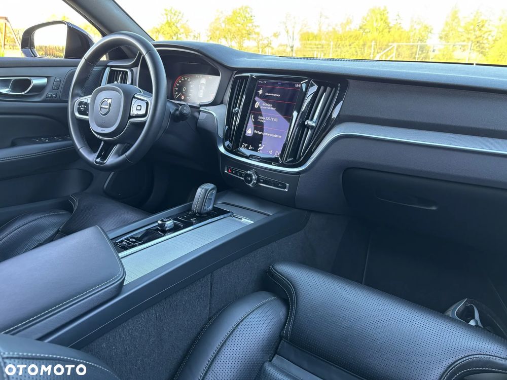 Volvo V60 B4 D R-Design - 18