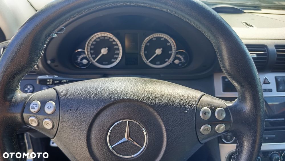 Mercedes-Benz Klasa C 180 Kompressor Automatik Sport Edition - 16