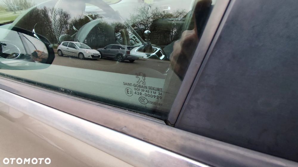 Peugeot 5008 1.6 THP Family - 21