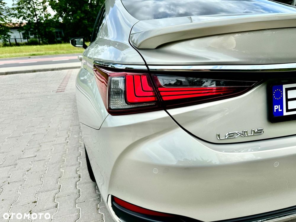 Lexus ES 300h Prestige - 36