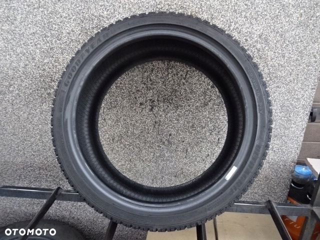 225/40/R18 92V Extra loud Goodyear Ultra Grip 8 Performance - 5