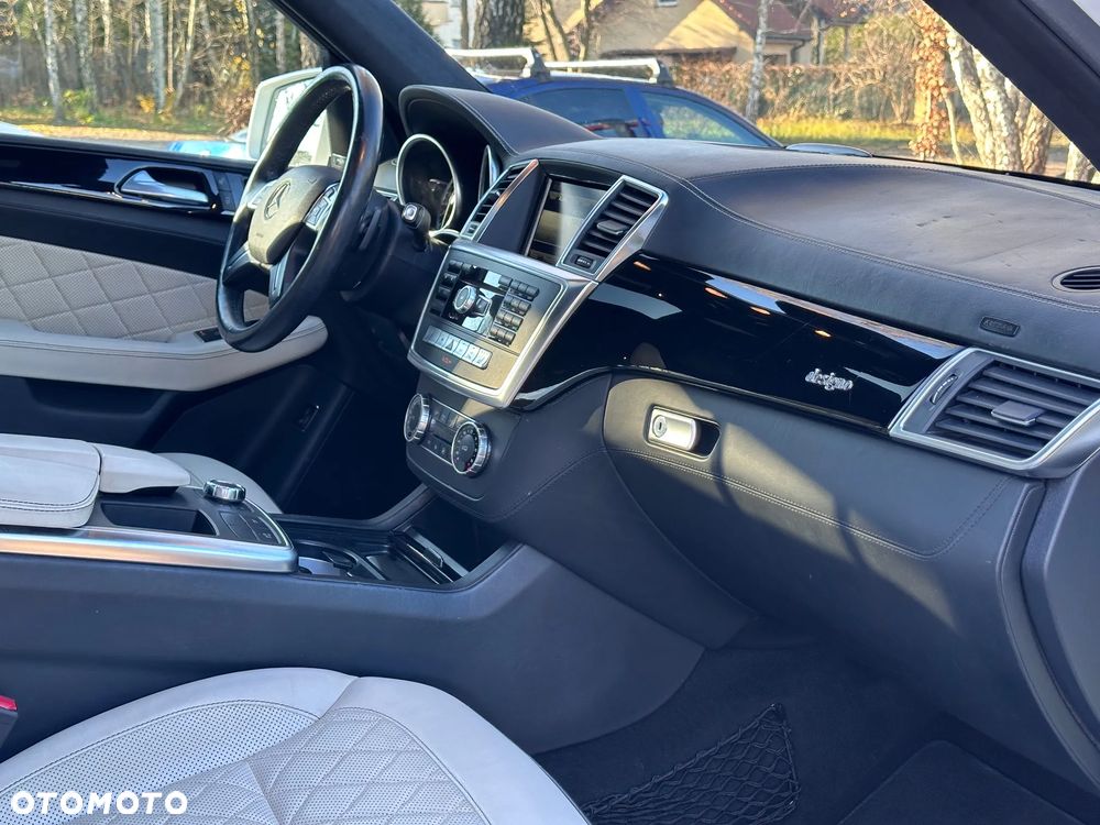 Mercedes-Benz GL 400 4Matic 7G-TRONIC - 29