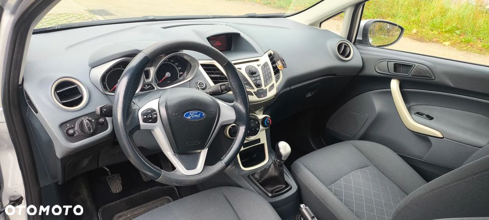 Ford Fiesta 1.25 Ghia - 8