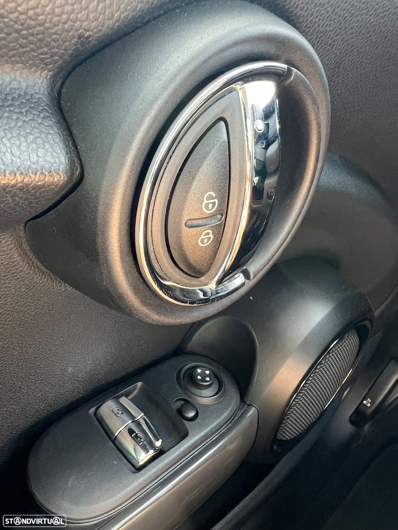 MINI 3 Portas One - 34