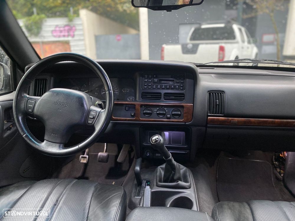 Jeep Grand Cherokee 2.5 TD Laredo - 18