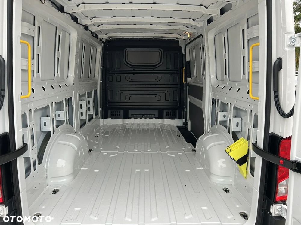 Volkswagen Crafter 35 Furgon, 2.0TDI 140KM, r.o. 3640 - 13