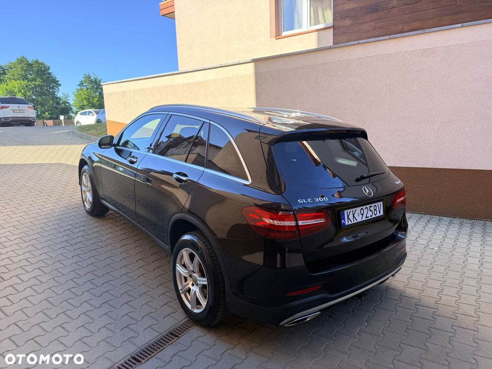 Mercedes-Benz GLC 300 4Matic 9G-TRONIC AMG Line - 15