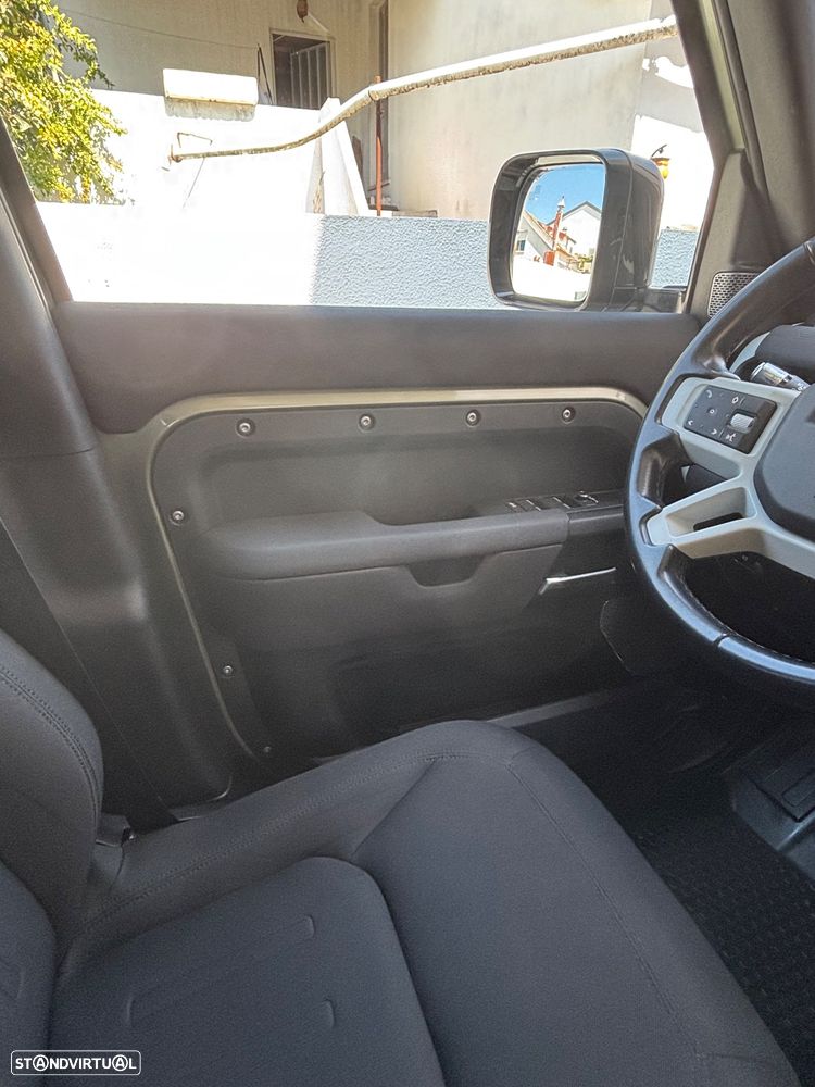 Land Rover Defender - 34