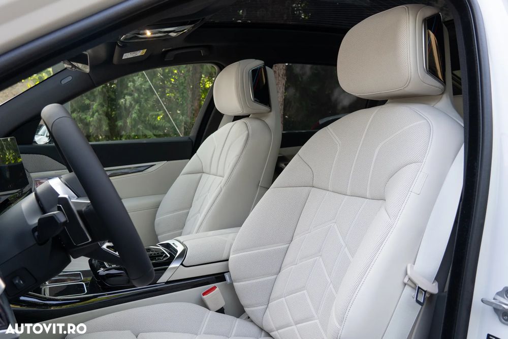 BMW Seria 7 740d xDrive MHEV - 11