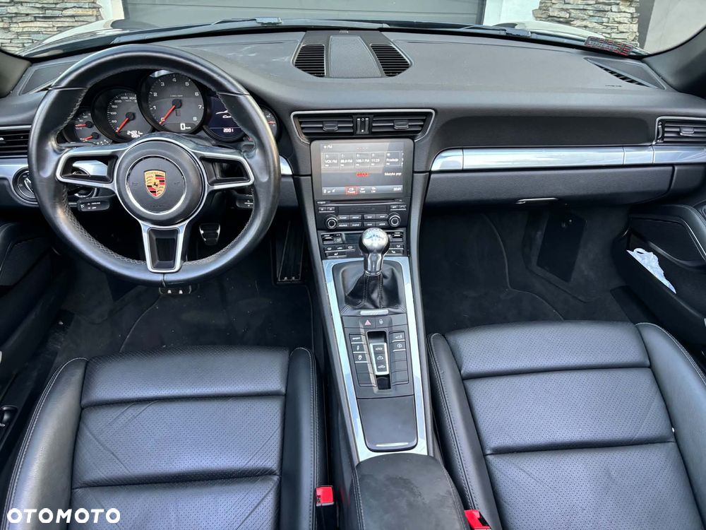 Porsche 911 Carrera - 15