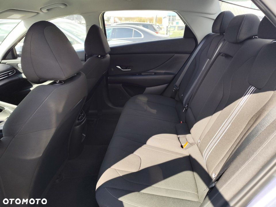 Hyundai Elantra - 8