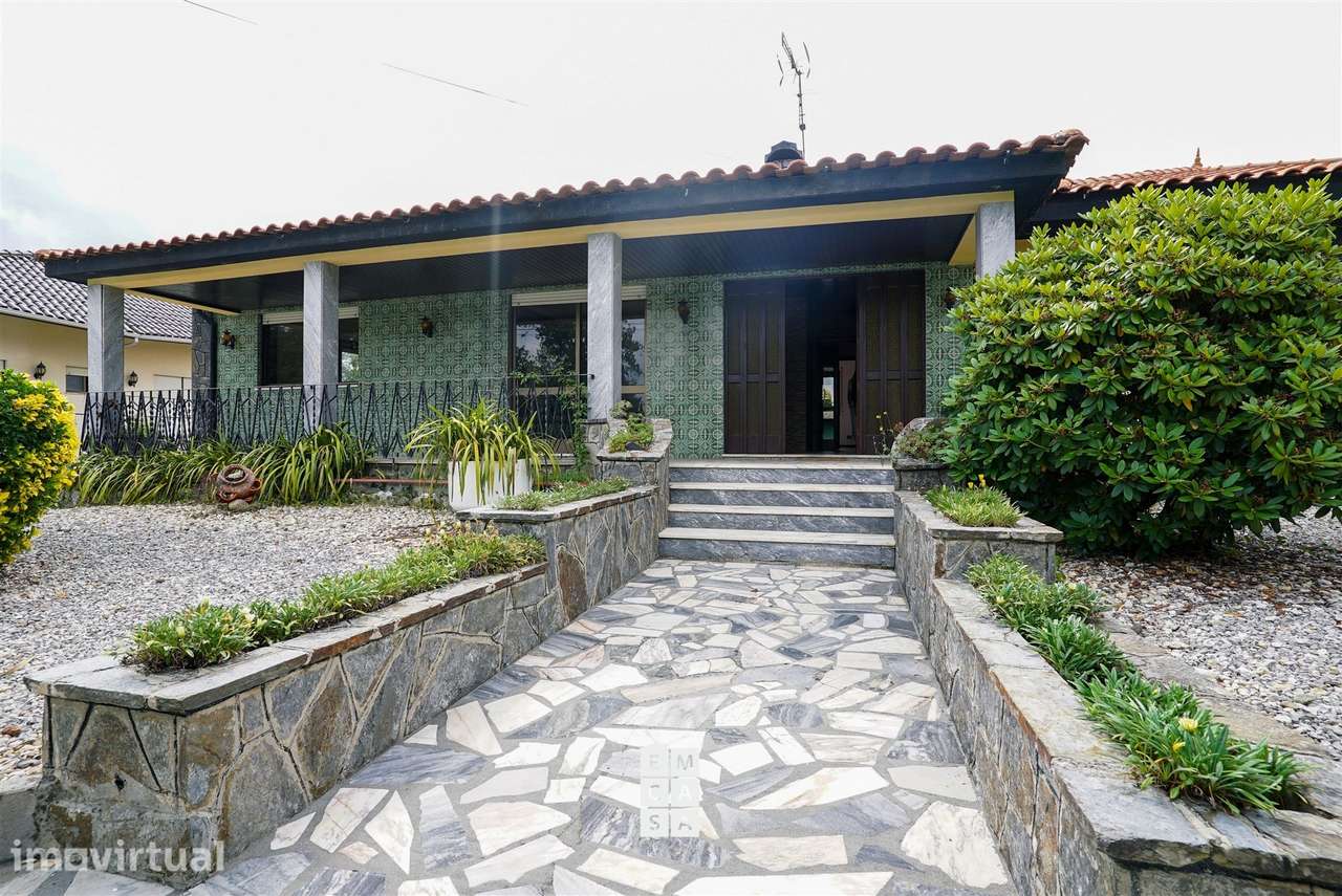 Moradia T4+1 Independente com Piscina garagem para 6 Viaturas e Dois A - Grande imagem: 2/60