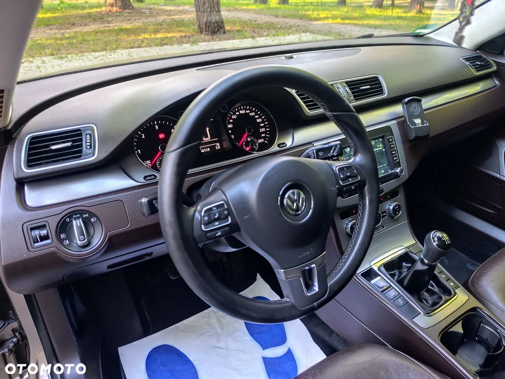 Volkswagen Passat 2.0 TDI DPF BlueMotion Technology Highline - 37