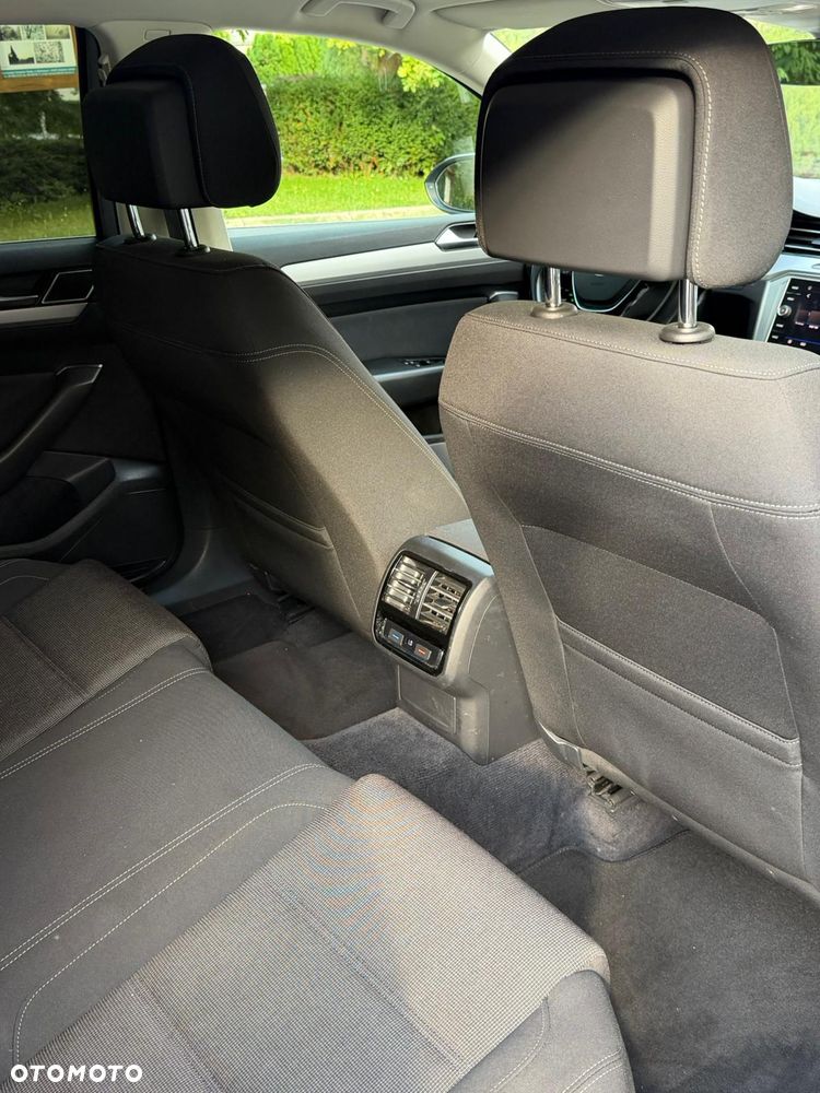 Volkswagen Passat - 28