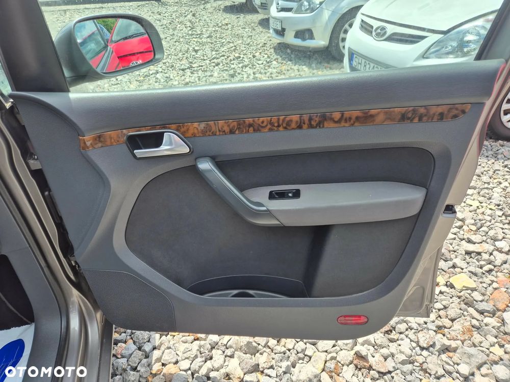 Volkswagen Touran 2.0 TDI DPF Highline DSG - 19
