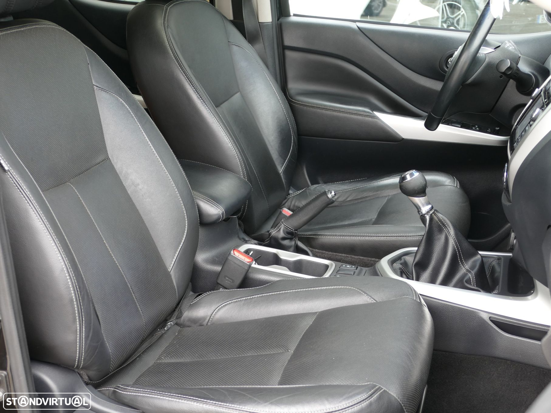 Nissan Navara 2.3 dCi CD 4WD Tekna - 38
