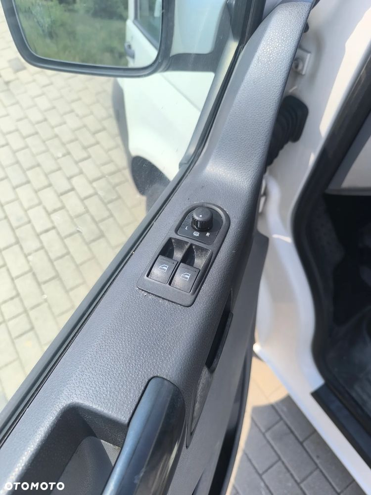Volkswagen T5 - 22