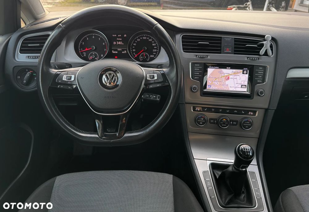 Volkswagen Golf - 11