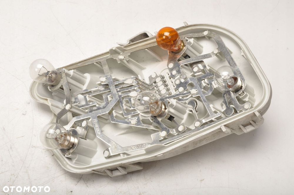 AUDI A6 C6 WKŁAD LISTWA LAMPY ZB436071R - 1